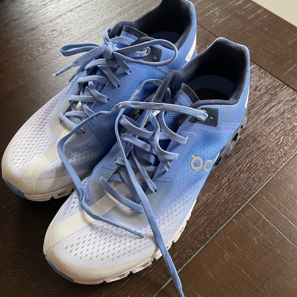 OnCloud blue & white shoes size 7